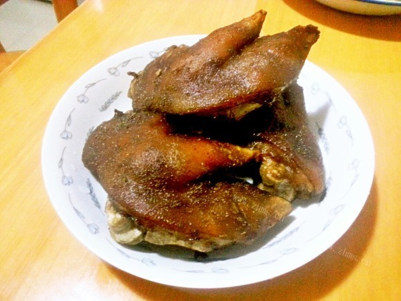 滋补的烤猪蹄