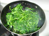家常菜炒茼蒿做法图解3)