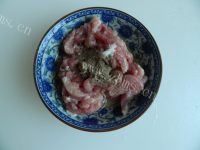 自制青菜肉丝年糕汤做法图解2)