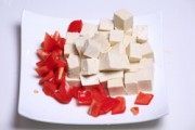 石锅牡蛎鱿鱼豆腐汤做法图解1)