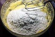 自制巧克力豆磅蛋糕做法图解7)