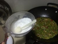 炒青豆做法图解5)
