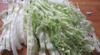 家常包菜炒粉丝做法图解2)