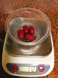 美味的黑米红豆红枣粥做法图解3)