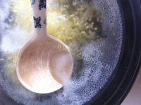 海参小米粥的做法图解三