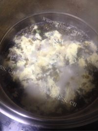 美味的紫菜鸡蛋汤做法图解3)
