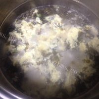 美味的紫菜鸡蛋汤的做法图解三