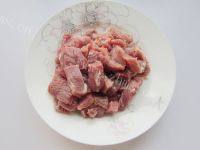 在家做的胡萝卜牛肉饺子做法图解4)
