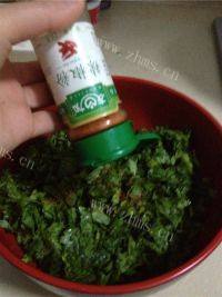 自制芹菜叶鸡蛋饼做法图解3)