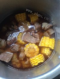 好吃的排骨玉米汤做法图解4)