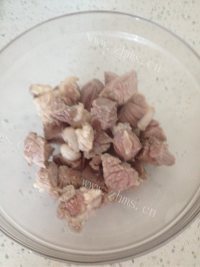 美味的牛肉炖柿子做法图解2)