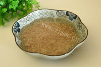 美味的桂圆枸杞美目粥做法图解2)