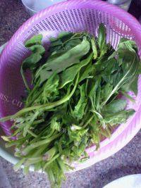 清淡的素炒菠菜做法图解1)