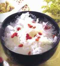 美味的银耳莲子雪梨羹做法图解1)