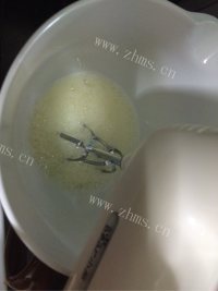 油而不腻的酸奶蛋糕做法图解7)
