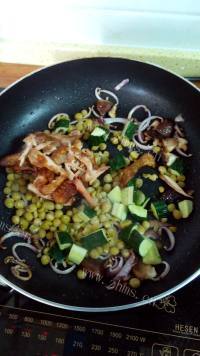 菠萝鸡肉意面做法图解12)
