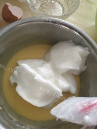 满口清香的戚风蛋糕做法图解13)