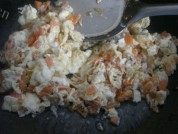 美味的红萝卜鸡蛋炒饭做法图解7)