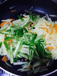 鲜美可口的酸辣土豆丝做法图解4)