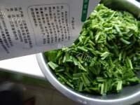 美味的韭菜粉丝馅饼做法图解8)