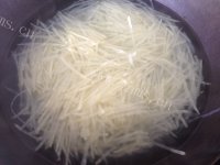 美味营养的炒土豆丝做法图解3)