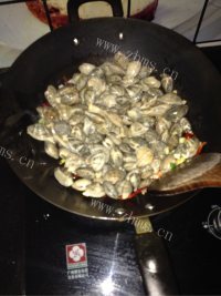 美味的香辣花甲做法图解4)