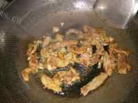 美味的大头菜炒肉做法图解3)