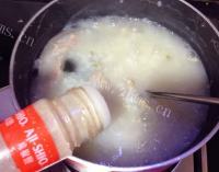 美味营养的皮蛋瘦肉粥做法图解8)