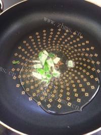 鲜香的酱焖拔子鱼做法图解3)