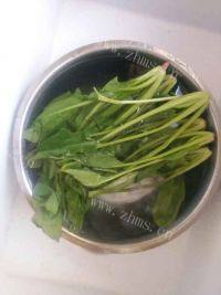 家常的菠菜鸡蛋饼做法图解1)