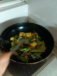 好吃的芸豆炖土豆做法图解6)