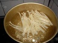 麻辣金针菇做法图解4)