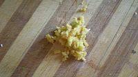 色泽不错的芹菜水饺做法图解3)
