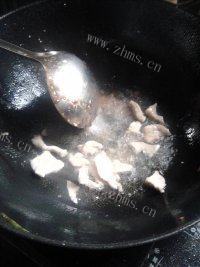 「家有大厨」尖椒炒肉做法图解2)