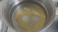 美味的红枣枸杞小米粥做法图解3)
