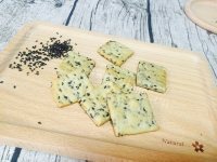 轻脆无糖黑芝麻苏打饼干做法图解4)
