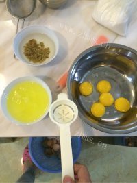 诱人的八寸戚风蛋糕做法图解2)
