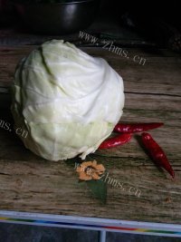 香气浓郁的凉拌卷心菜做法图解1)