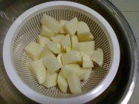 家常菜土豆焖鸡块做法图解2)
