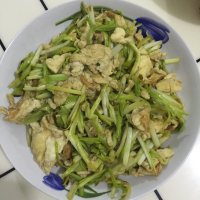 家常菜鸡蛋炒蒜苗