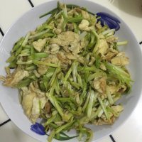 家常菜鸡蛋炒蒜苗