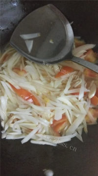 美味杏鲍菇萝卜汤面做法图解5)