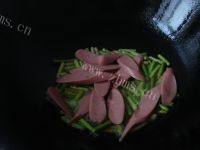 美味的蒜苔炒火腿做法图解4)