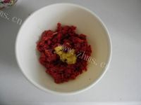 美味的门钉肉饼做法图解8)