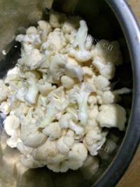 菜花炒肉做法图解5)