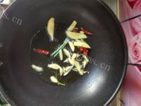 色味俱全的酱爆花蛤做法图解2)
