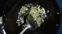 美味的虾仁炖豆腐做法图解4)