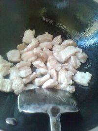 家常菜毛豆烧肉做法图解4)