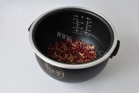 美味的红豆薏米山药饭做法图解3)