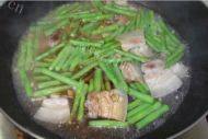 五花肉炒豆角做法图解8)
